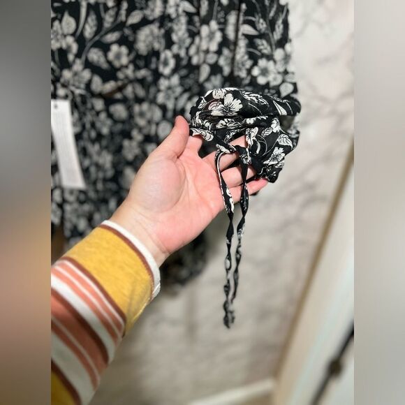 TOPSHOP Floral Cutouts Balloon Sleeve Dress - Picture 7 of 16